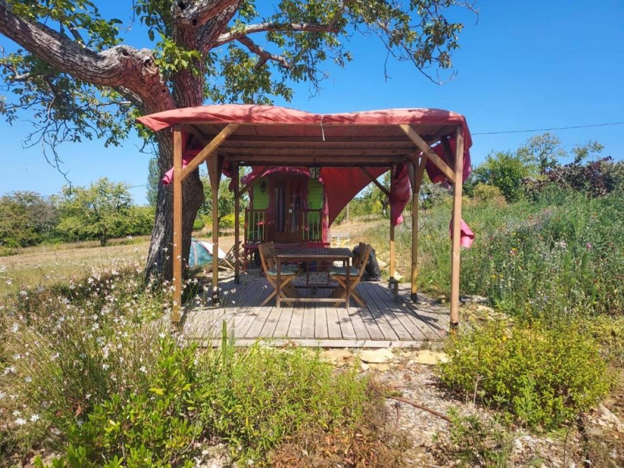 Le Jardin De Lyno Villa Belves Exterior photo